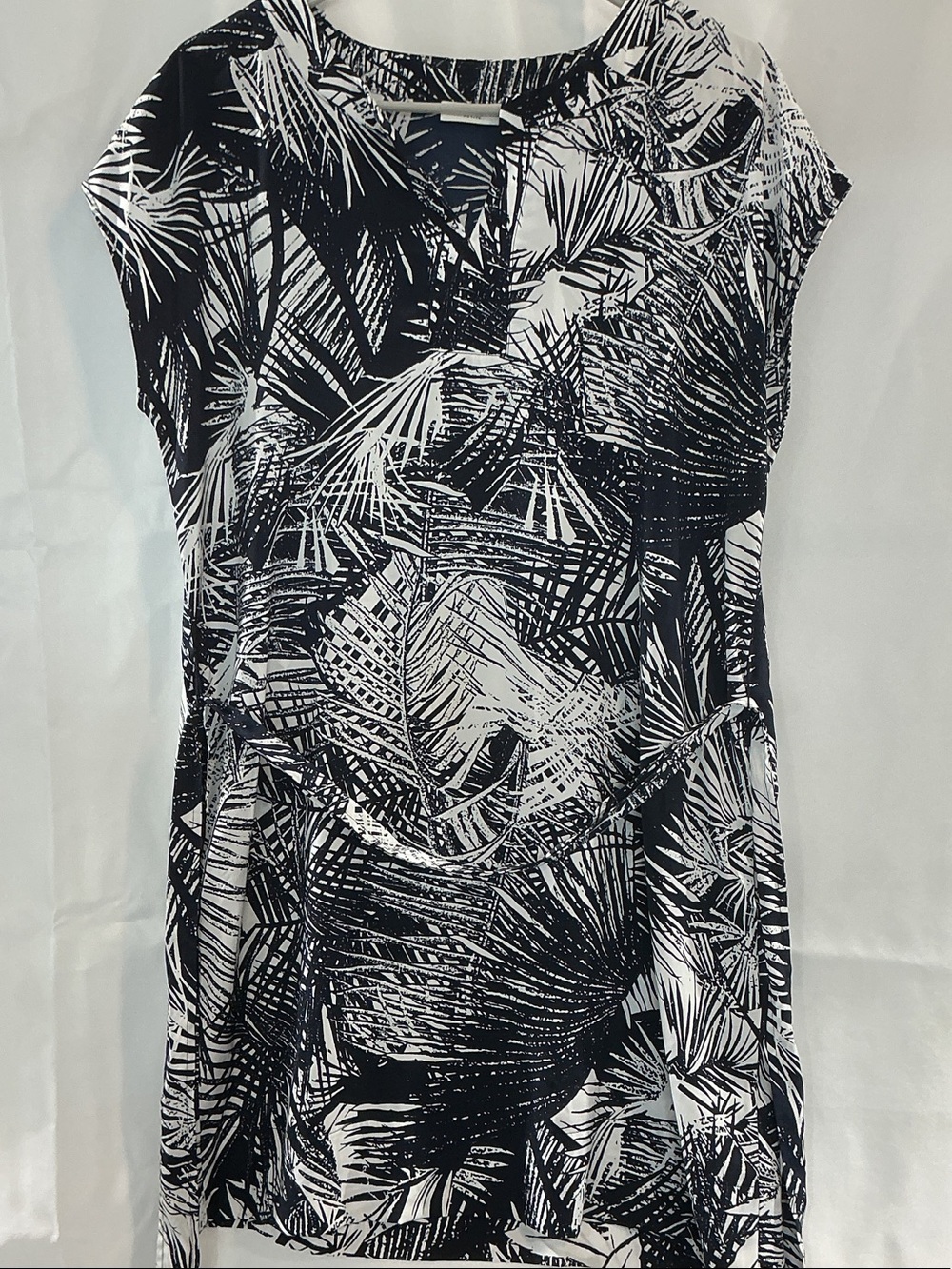 Liz Claiborne Petite Navy and White Palm-Print Tunic Top